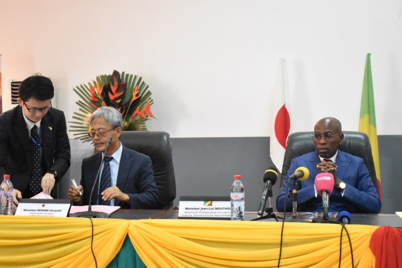 L'Ambassadeur du Japon au Congo et le ministre en charge de l'enseignement primaire et secondaire